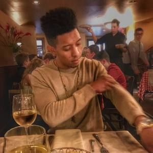 Meet your Posher, Devonte